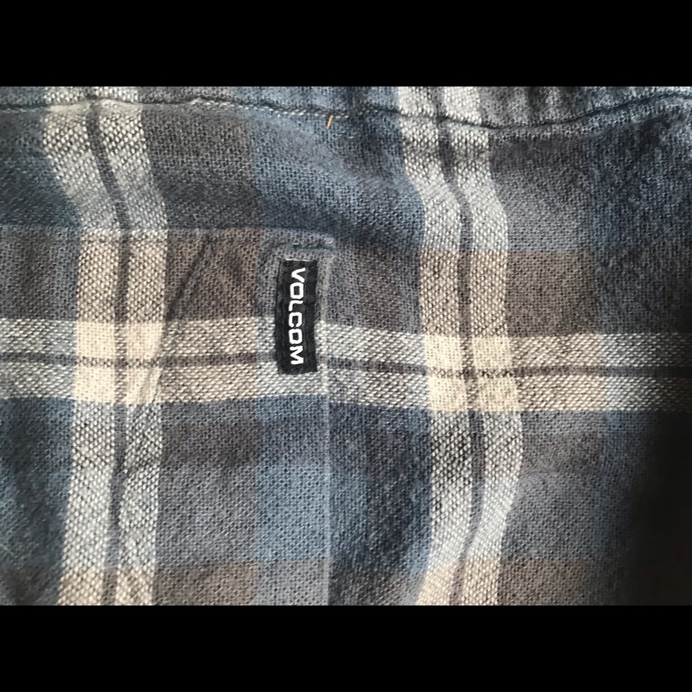Boys Volcom cotton plaid button up.
